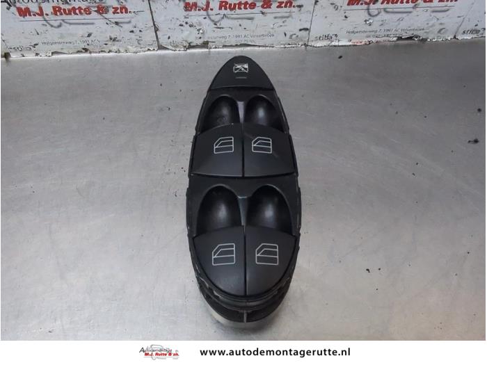 Usados Interruptor combinado de ventanillas Mercedes E (W211) 2.2 E-200 CDI 16V Precio de solicitud ofrecido por Autodemontage M.J. Rutte B.V.