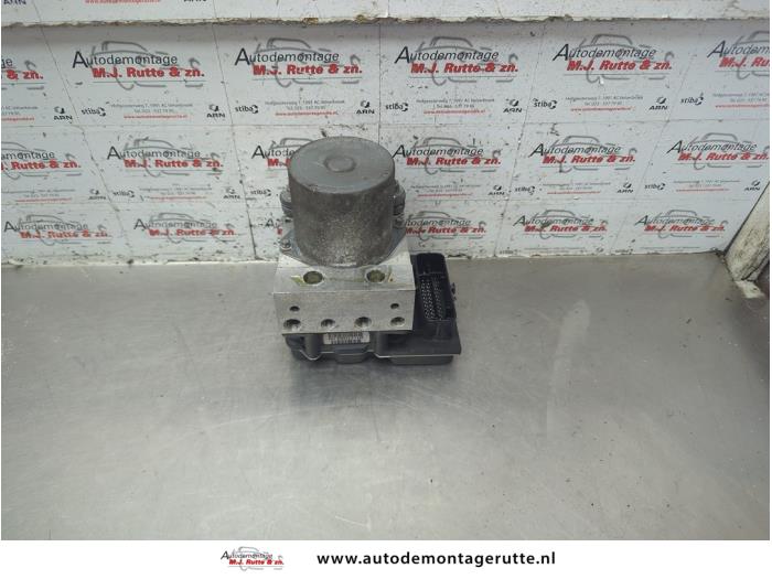 Begagnade ABS-pump Audi A4 Avant (B7) 3.2 FSI V6 24V Quattro Pris € 75,00 Marginaltabell erbjuds av Autodemontage M.J. Rutte B.V.