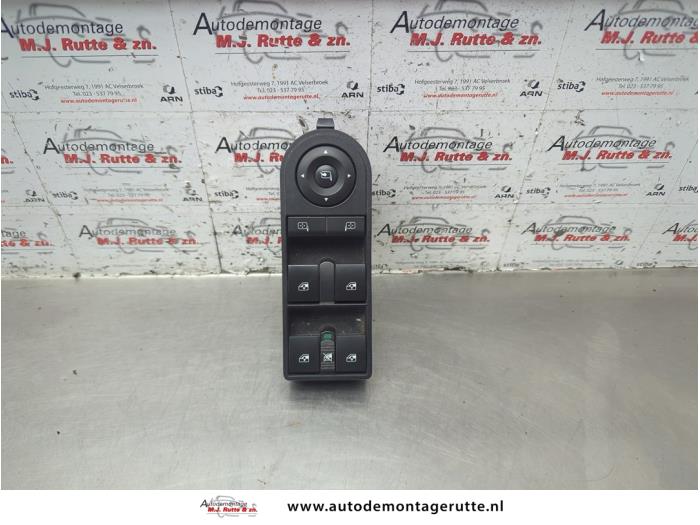 Używane Przelacznik combi okienny Opel Astra H SW (L35) 1.6 16V Twinport Cena na żądanie oferowane przez Autodemontage M.J. Rutte B.V.