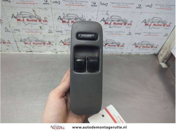 Usados Interruptor combinado de ventanillas Suzuki Wagon-R+ (SR) 1.0 16V Precio de solicitud ofrecido por Autodemontage M.J. Rutte B.V.
