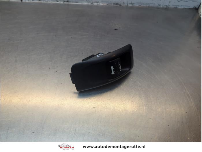 Używane Sterowanie dachu cabrio Peugeot 206 CC (2D) 1.6 16V Cena na żądanie oferowane przez Autodemontage M.J. Rutte B.V.