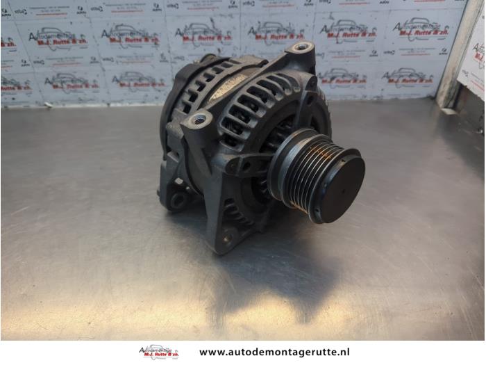 Begagnade Dynamo Chrysler Voyager/Grand Voyager (RG/RS) 2.8 CRD 16V Autom. Pris på förfrågan erbjuds av Autodemontage M.J. Rutte B.V.