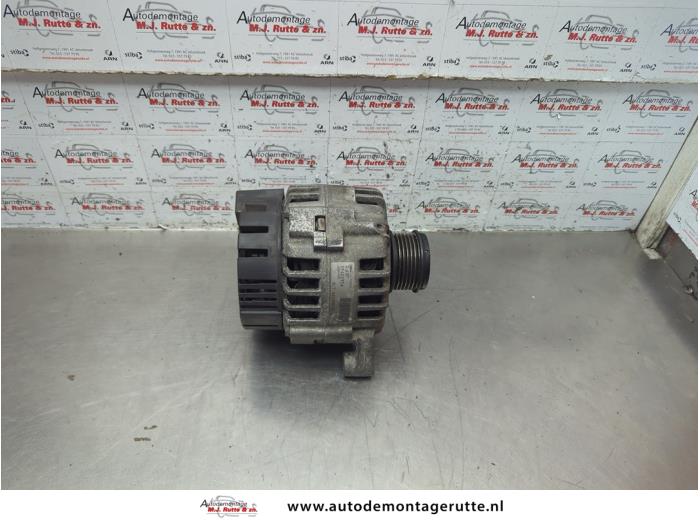 Used Dynamo Volkswagen Passat (3B3) 2.3 V5 20V Price on request offered by Autodemontage M.J. Rutte B.V.