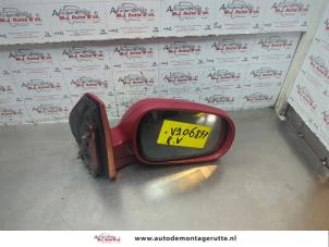 Begagnade Skärmspegel, höger Honda Logo (GA33) 1.3 Pris på förfrågan erbjuds av Autodemontage M.J. Rutte B.V.