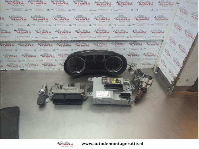 Used Ignition lock + computer Alfa Romeo MiTo (955) 1.4 16V Price € 275,00 Margin scheme offered by Autodemontage M.J. Rutte B.V.