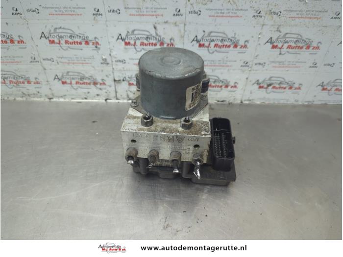 Begagnade ABS-pump Alfa Romeo MiTo (955) 1.4 TB 16V Pris € 125,00 Marginaltabell erbjuds av Autodemontage M.J. Rutte B.V.
