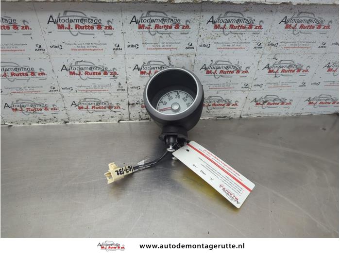 Używane Obrotomierz Opel Agila (B) 1.2 16V Cena na żądanie oferowane przez Autodemontage M.J. Rutte B.V.