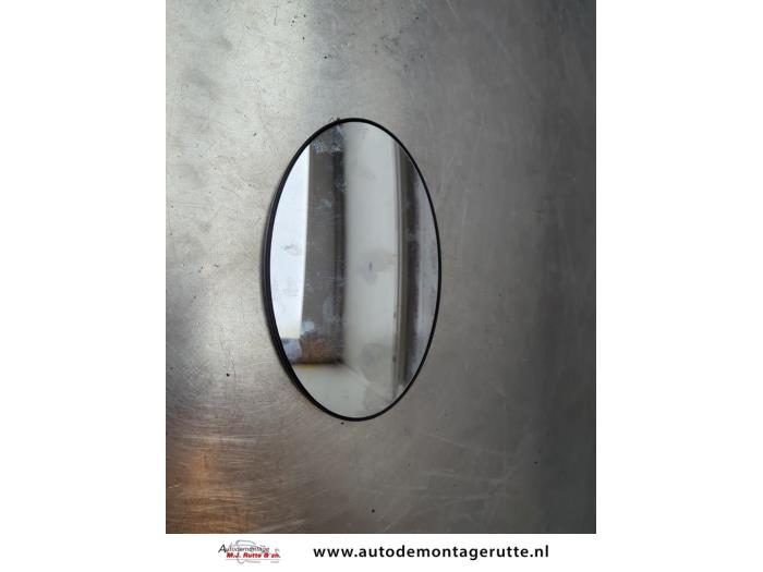 Używane Szyba lusterka lewego BMW Mini (R50/53) 1.6 16V One Cena na żądanie oferowane przez Autodemontage M.J. Rutte B.V.