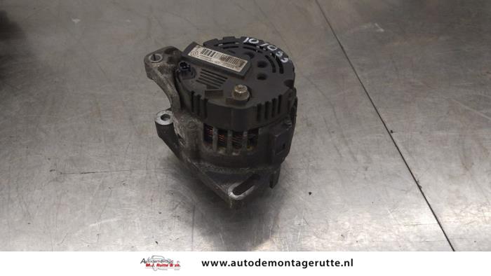 Begagnade Dynamo Dacia Sandero I (BS) 1.2 16V Pris på förfrågan erbjuds av Autodemontage M.J. Rutte B.V.