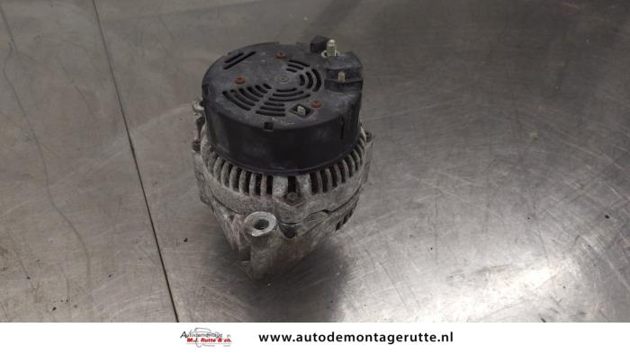 Begagnade Dynamo Mercedes C (W202) 1.8 C-180 16V Pris på förfrågan erbjuds av Autodemontage M.J. Rutte B.V.