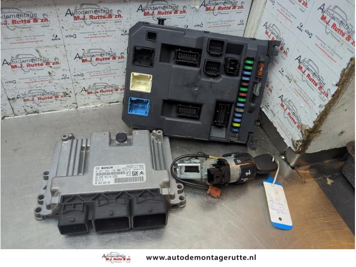 Used Ignition lock + computer Peugeot 207 SW (WE/WU) 1.4 16V Vti Price on request offered by Autodemontage M.J. Rutte B.V.