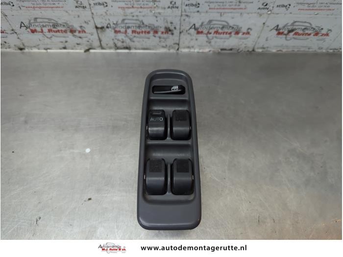 Usados Interruptor combinado de ventanillas Daihatsu YRV (M2) 1.3 16V DVVT Precio de solicitud ofrecido por Autodemontage M.J. Rutte B.V.