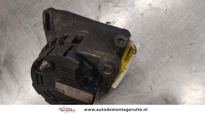 Dynamo van een Renault Twingo (C06) 1.2 16V 2006