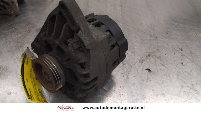 Dynamo van een Renault Twingo (C06) 1.2 16V 2006