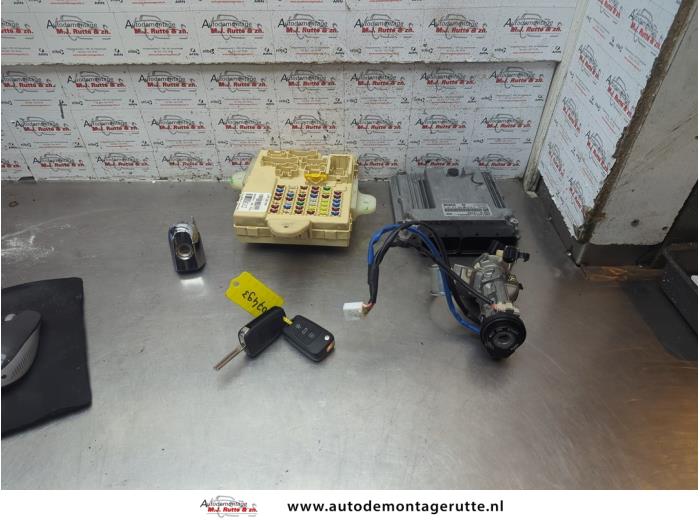 Used Ignition lock + computer Kia Sorento II (XM) 2.2 CRDi 16V VGT 4x4 Price € 250,00 Margin scheme offered by Autodemontage M.J. Rutte B.V.