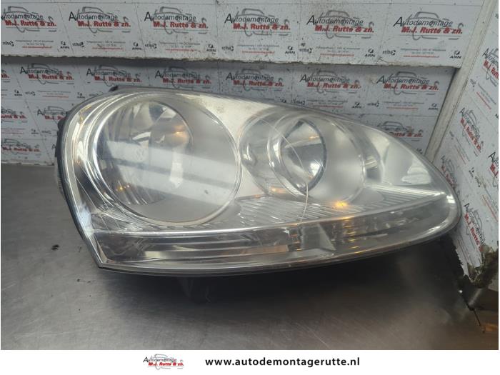 Używane Reflektor prawy Volkswagen Jetta III (1K2) 1.9 TDI Cena na żądanie oferowane przez Autodemontage M.J. Rutte B.V.