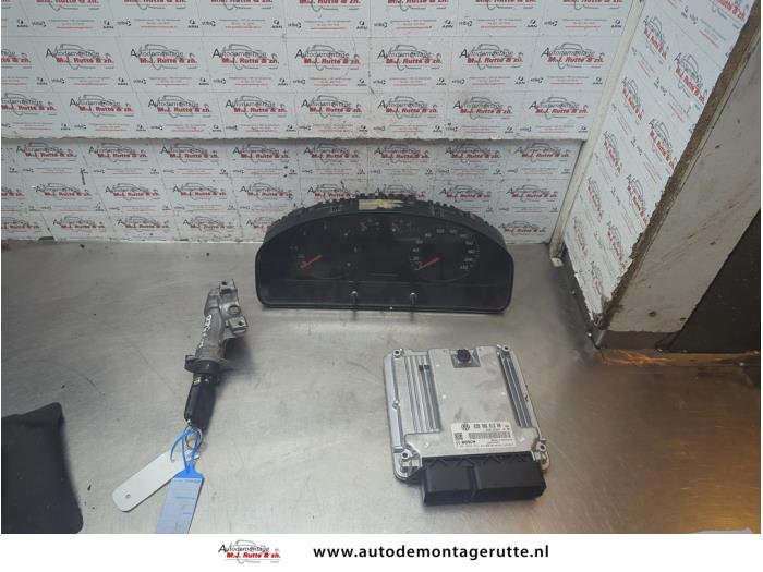 Used Ignition lock + computer Volkswagen Transporter T5 1.9 TDi Price on request offered by Autodemontage M.J. Rutte B.V.