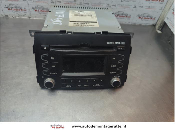 Używane Radio Kia Sorento II (XM) 2.2 CRDi 16V VGT 4x4 Cena € 100,00 Procedura marży oferowane przez Autodemontage M.J. Rutte B.V.