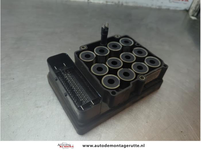 Usagé Ordinateur ABS Volvo S80 (TR/TS) 2.4 20V 140 Prix € 100,00 Règlement à la marge proposé par Autodemontage M.J. Rutte B.V.