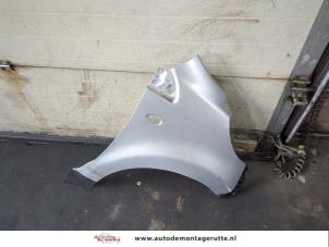 Begagnade Framskärm, höger Peugeot 107 1.0 12V Pris € 75,00 Marginaltabell erbjuds av Autodemontage M.J. Rutte B.V.