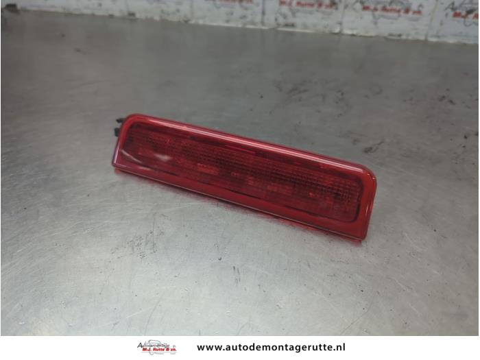 Tredje bromsljus från en Volkswagen Caddy III (2KA,2KH,2CA,2CH) 2.0 SDI 2008