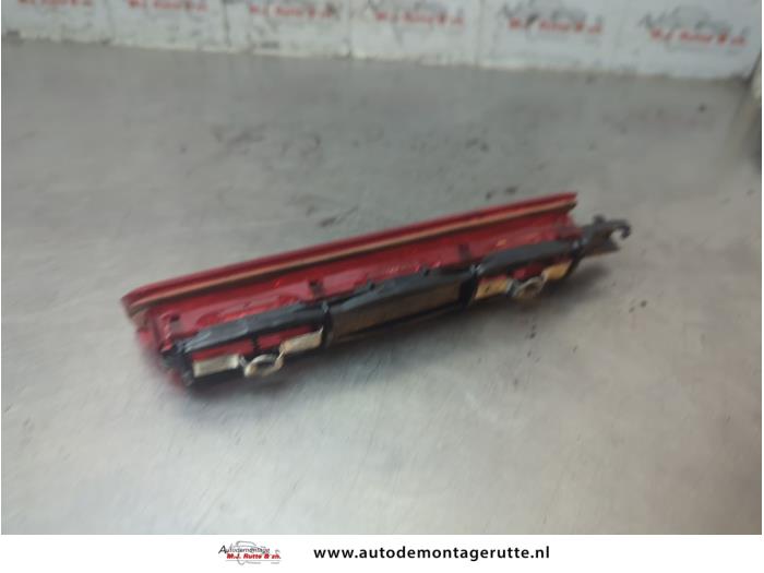 Tredje bromsljus från en Volkswagen Caddy III (2KA,2KH,2CA,2CH) 2.0 SDI 2008