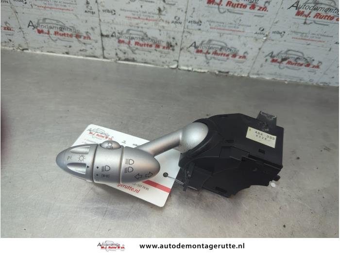 Używane Przelacznik kierunkowskazu Austin Mini Open (R52) 1.6 16V Cooper Cena na żądanie oferowane przez Autodemontage M.J. Rutte B.V.