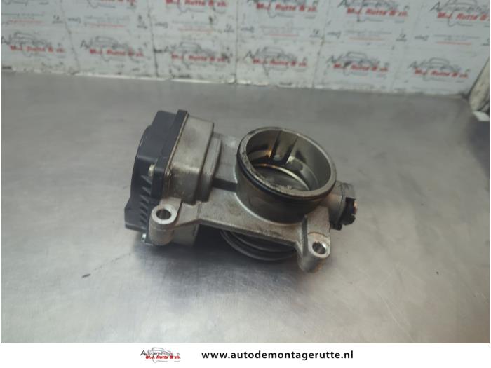 Usagé Boîtier accélérateur Renault Laguna II Grandtour (KG) 1.8 16V Prix sur demande proposé par Autodemontage M.J. Rutte B.V.