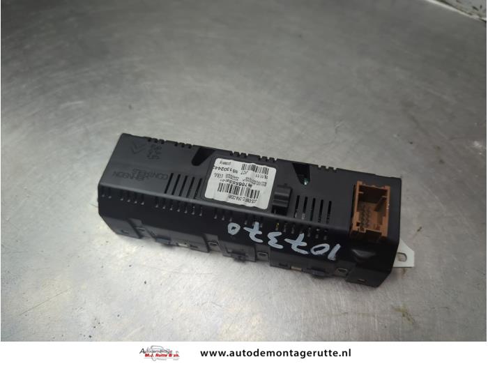 Używane Zegar Peugeot 308 (4A/C) 1.6 VTI 16V Cena na żądanie oferowane przez Autodemontage M.J. Rutte B.V.