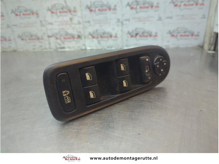 Używane Przelacznik combi okienny Peugeot 308 (4A/C) 1.6 VTI 16V Cena na żądanie oferowane przez Autodemontage M.J. Rutte B.V.