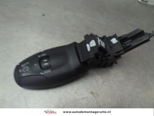 Begagnade Farthållarknapp Peugeot 207/207+ (WA/WC/WM) 1.6 16V VTi Pris på förfrågan erbjuds av Autodemontage M.J. Rutte B.V.