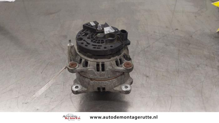 Dynamo från en Volkswagen Caddy III (2KA,2KH,2CA,2CH) 2.0 SDI 2008