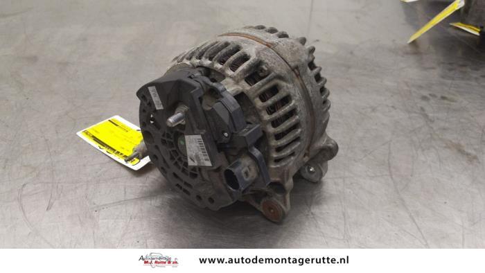 Dynamo från en Volkswagen Caddy III (2KA,2KH,2CA,2CH) 2.0 SDI 2008