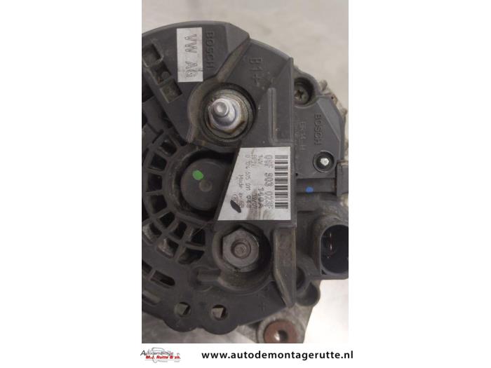 Dynamo från en Volkswagen Caddy III (2KA,2KH,2CA,2CH) 2.0 SDI 2008