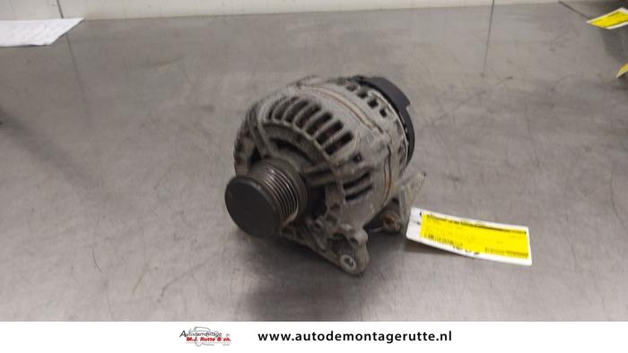 Dynamo från en Volkswagen Caddy III (2KA,2KH,2CA,2CH) 2.0 SDI 2008