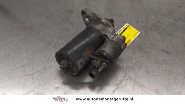 Startmotor från en Volkswagen Caddy III (2KA,2KH,2CA,2CH) 2.0 SDI 2008