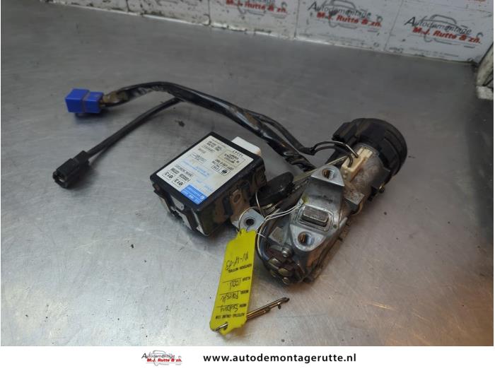 Używane Stacyjka + Kluczyk Subaru Forester (SF) 2.0 16V Cena na żądanie oferowane przez Autodemontage M.J. Rutte B.V.