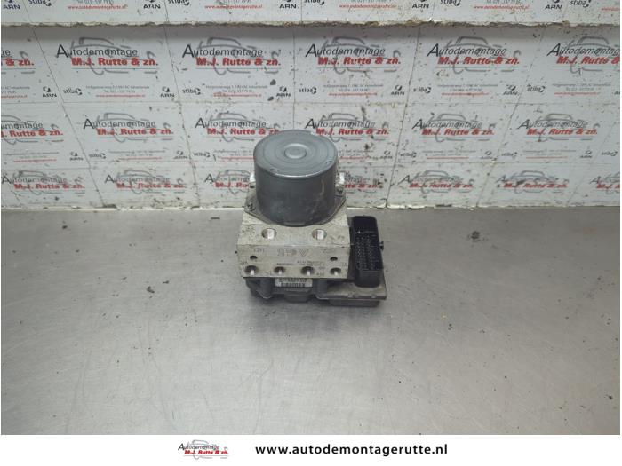 Używane Pompa ABS Opel Corsa D 1.0 Cena € 350,00 Procedura marży oferowane przez Autodemontage M.J. Rutte B.V.