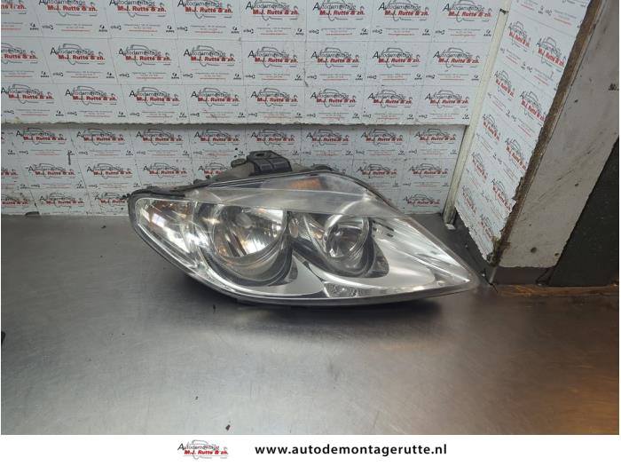 Używane Reflektor prawy Seat Exeo ST (3R5) 2.0 TSI 16V Cena € 125,00 Procedura marży oferowane przez Autodemontage M.J. Rutte B.V.