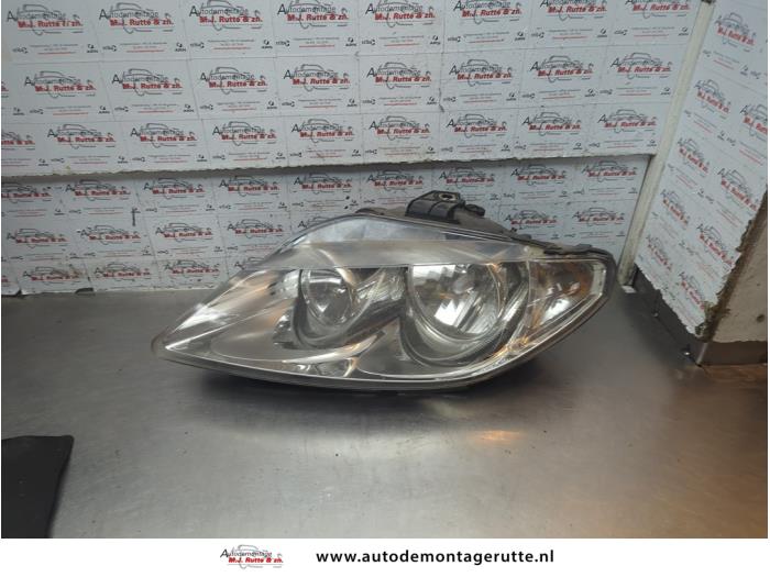 Używane Reflektor lewy Seat Exeo ST (3R5) 2.0 TSI 16V Cena € 125,00 Procedura marży oferowane przez Autodemontage M.J. Rutte B.V.