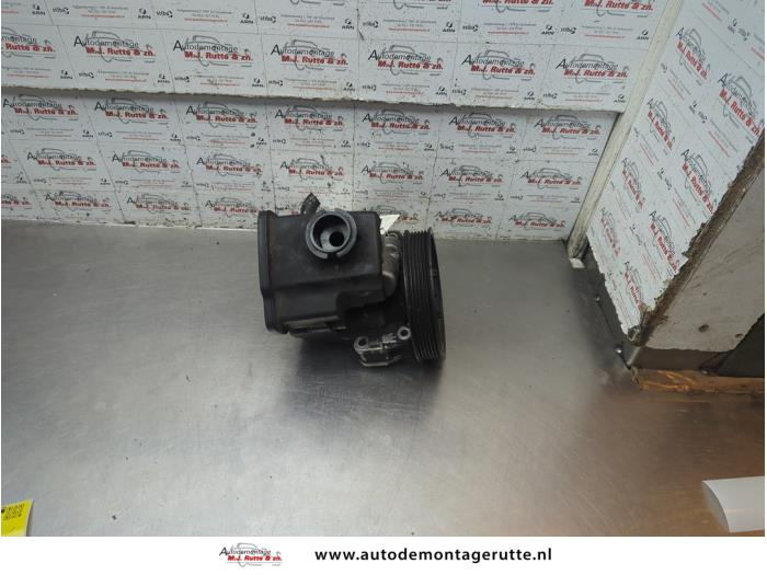 Usagé Pompe de direction Mercedes E Combi (S211) 3.2 E-320 CDI 24V Prix € 100,00 Règlement à la marge proposé par Autodemontage M.J. Rutte B.V.