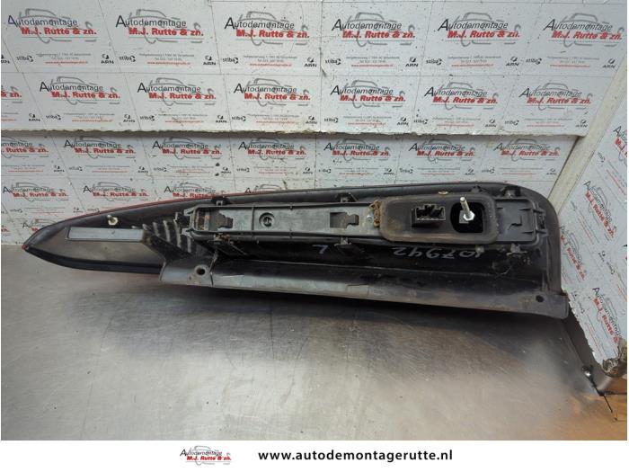 Luz trasera izquierda de un Ford Fusion 1.4 16V 2003