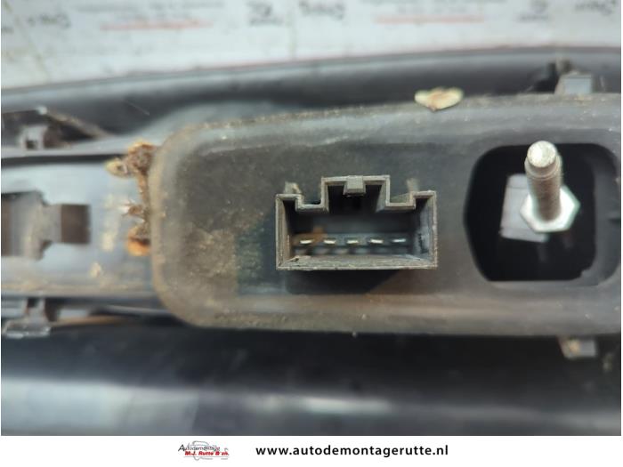 Luz trasera izquierda de un Ford Fusion 1.4 16V 2003