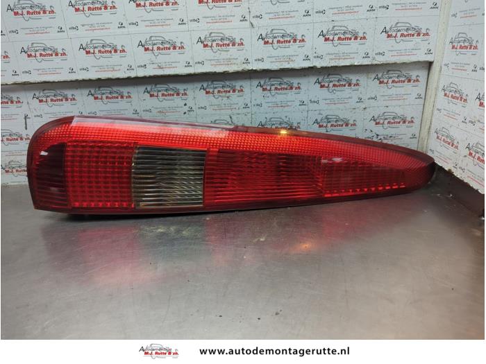 Luz trasera izquierda de un Ford Fusion 1.4 16V 2003