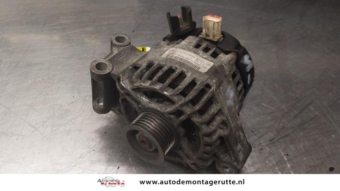 Used Dynamo Ford Focus 2 1.6 Ti-VCT 16V Price on request offered by Autodemontage M.J. Rutte B.V.