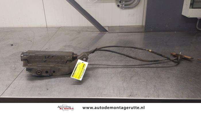 Używane Silnik hamulca postojowego Renault Scénic II (JM) 1.6 16V Cena na żądanie oferowane przez Autodemontage M.J. Rutte B.V.