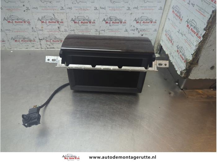 Begagnade Innerdisplay Audi A8 (D3) 4.2 TDI V8 32V Quattro Pris € 100,00 Marginaltabell erbjuds av Autodemontage M.J. Rutte B.V.