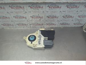 Usados Motor de ventanilla de puerta Peugeot 307 SW (3H) 1.6 16V Precio de solicitud ofrecido por Autodemontage M.J. Rutte B.V.