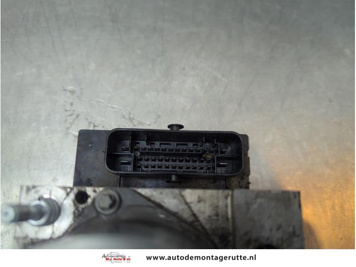 Bomba ABS de un Opel Corsa D 1.0 2010