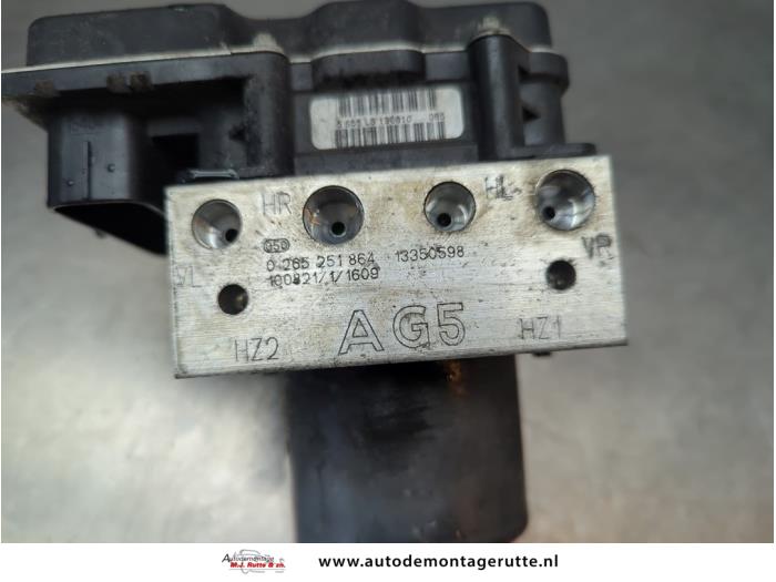 Bomba ABS de un Opel Corsa D 1.0 2010